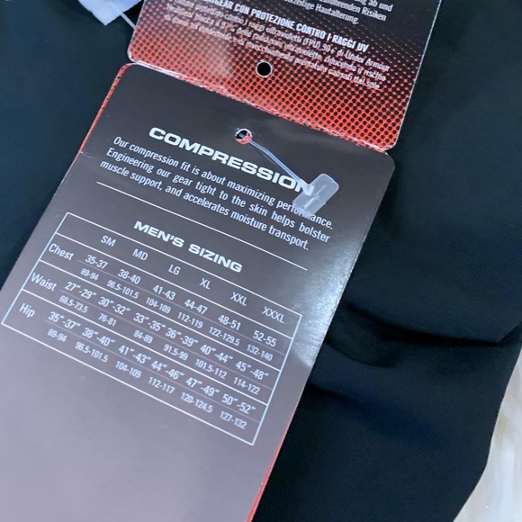 BNWT Men’s Under Armour black compression Heatgear™️ sleeveless tank top. - Picture 5 of 7